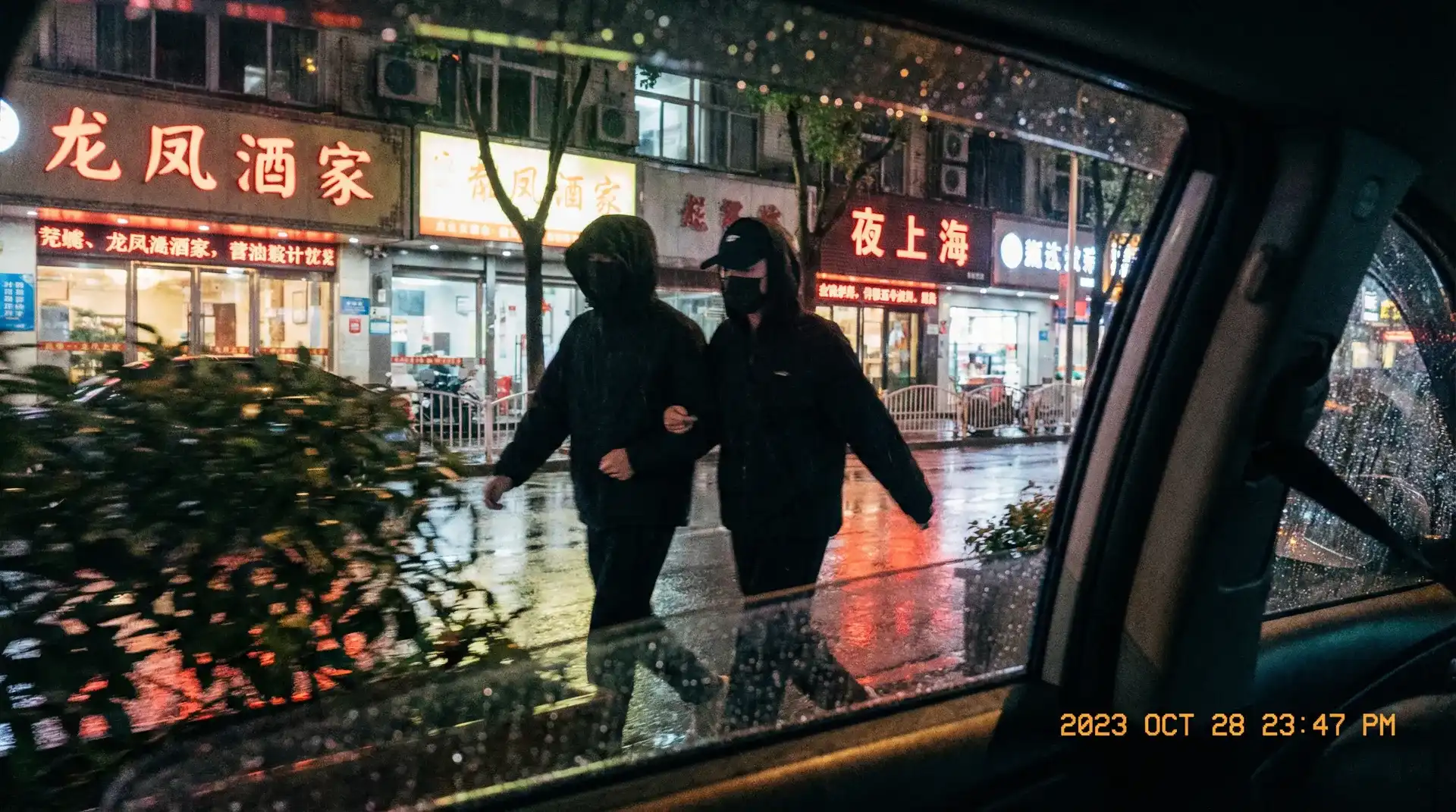 大江体育app - 顶流明星深夜密会现场抓拍照片